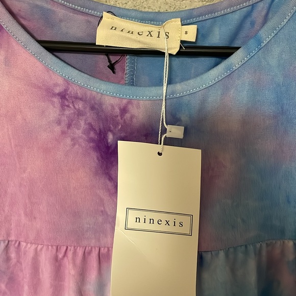 Beautiful and oh so soft cotton candy colors ladies you have to get this. - Picture 2 of 3